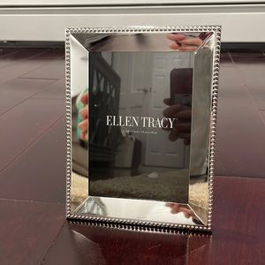 ELLEN TRACY picture frame! great conditions!